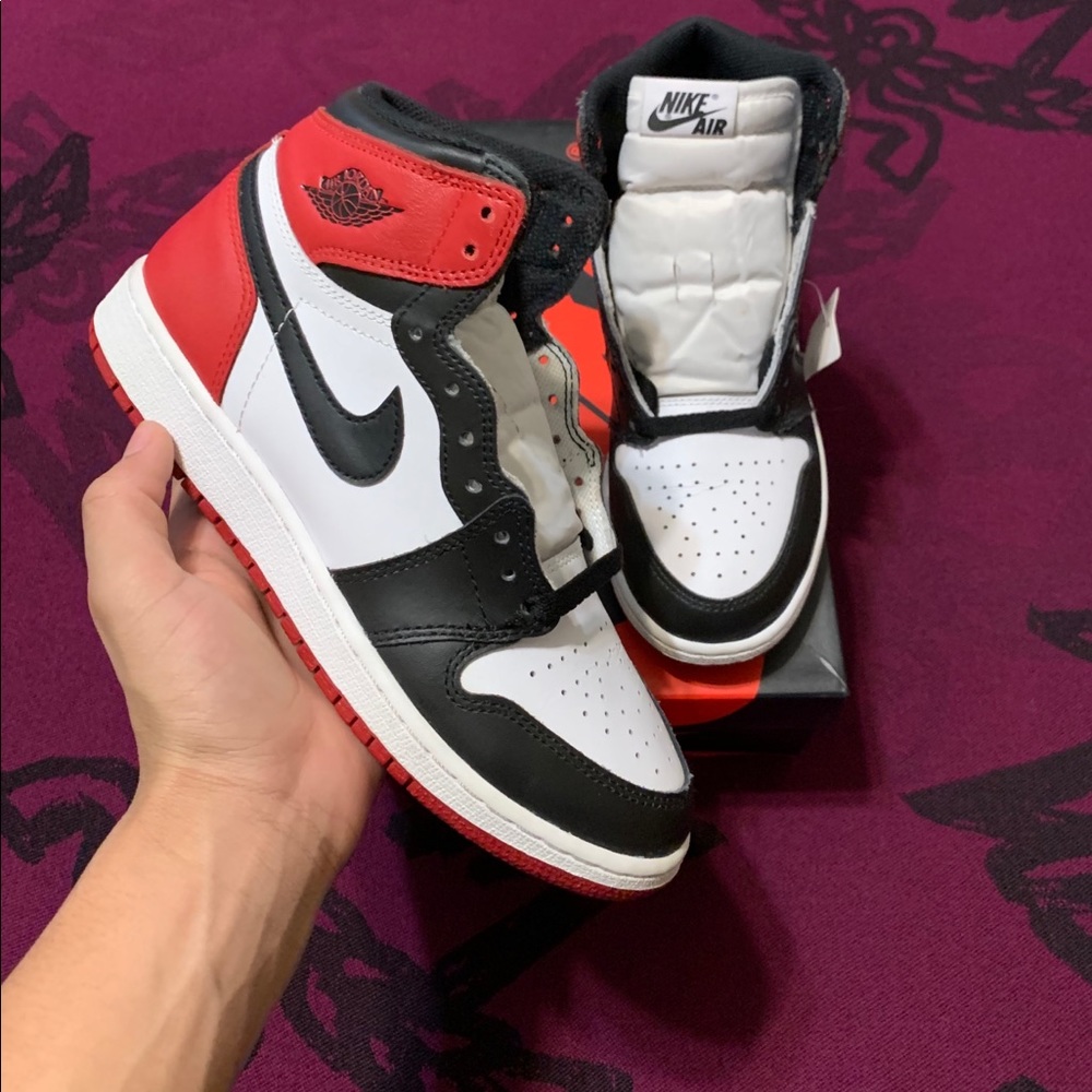 Air Jordan 1 black toe